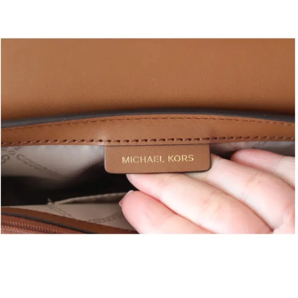 Michael Kors Leather crossbody bag - Picture 5 of 5